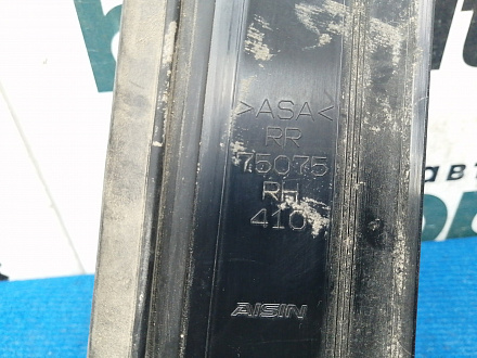 AA019593; Накладка на стойку двери задняя правая (75075-42080) для Toyota Rav4/БУ; Оригинал; Р1, Мелкий дефект; 