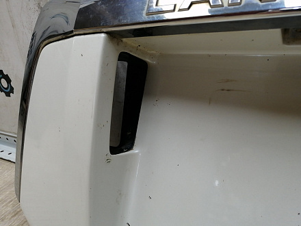 AA045274; Накладка крышки багажника, без кнопок (76811-60190) для Toyota Land Cruiser Prado 150 (2010 — 2013)/БУ; Оригинал; Р0, Хорошее; (070) Белый перламутр 3х. сл.