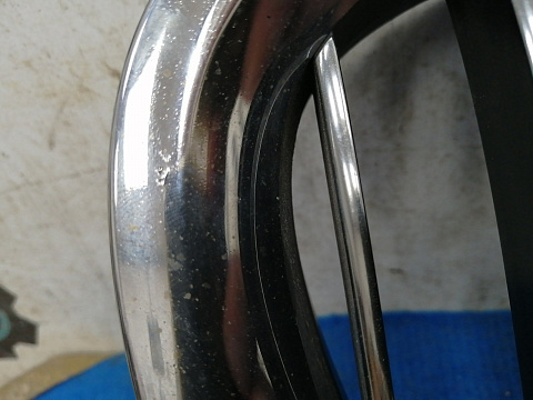 Фотография детали AA034172; Решетка радиатора правая, 13 перемычек (51137211658) для BMW 7 серия F01 F02/БУ; Оригинал; Р1, Мелкий дефект; . Фото номер 3