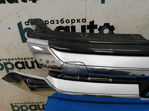 Фотография детали AA033317; Решетка радиатора (7450A992) для Mitsubishi Outlander III рест.2 (2015-2018)/БУ; Оригинал; Р2, Удовлетворительное; . Фото номер 7