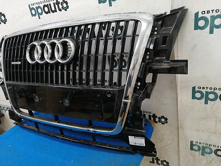 AA030018; Решётка радиатора; под паркт. (8R0 853 651) для Audi Q5 I (2008-2012)/БУ; Оригинал; Р2, Удовлетворительное; 