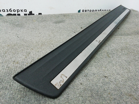 Фотография детали AA006506; Накладка порога переднего левого декор. черная (769B1-JN20A) для Nissan Teana 32/БУ; Оригинал; Р1, Мелкий дефект; . Фото номер 2