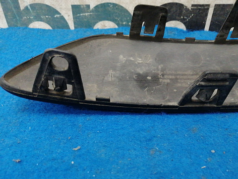 Фотография детали AA032390; Накладка переднего бампера правая (9649582480) для Peugeot 207/БУ; Оригинал; Р1, Мелкий дефект; . Фото номер 12