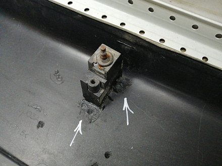AA045060; Накладка крышки багажника нижняя, пластик (90901-JG00A) для Nissan X-Trail T31/БУ; Оригинал; Р1, Мелкий дефект; 