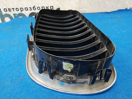 AA031461; Решетка радиатора правая, 10 перемычек (51127412324) для BMW 5 серия F10 F11/БУ; Оригинал; Р1, Мелкий дефект; 