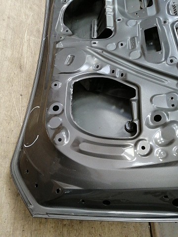 Фотография детали AA043228; Крышка багажника (67005-42430) для Toyota Rav4 40 (2013 — 2015)/БУ; Оригинал; Р2, Удовлетворительное; . Фото номер 27