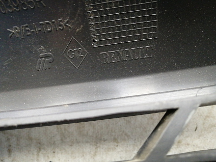 AA032843; Решетка радиатора (623103985R) для Renault Kaptur (2016- 2020)/БУ; Оригинал; Р1, Мелкий дефект; 