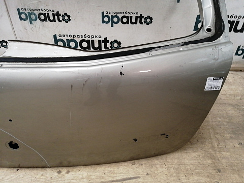 Фотография детали AA038316; Крышка багажника (901006269R) для Renault Sandero I (2009-2014)/БУ; Оригинал; Р3, Под восстановление; . Фото номер 9