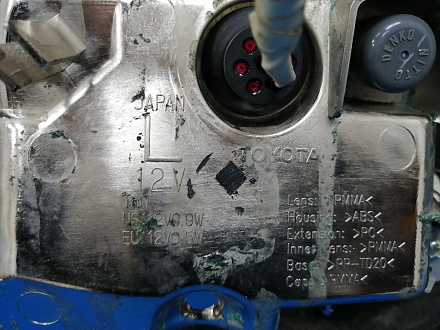 AA015144; Фонарь в крышку багажника левый (81590-60240) для Lexus LX570, LX450D (2008 — 2011)/БУ; Оригинал; Р1, Мелкий дефект; 