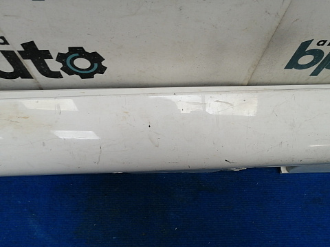 Фотография детали AA041129; Накладка порога правая, пластик (75850-33030) для Toyota Camry/БУ; Оригинал; Р1, Мелкий дефект; . Фото номер 5