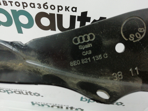 Фотография детали AA000620; Кронштейн переднего бампера левый нижний, металл. (8E0 821 135 C) для Audi A4 III (B7) Sedan (2004-2009)/Нов; Оригинал; . Фото номер 4