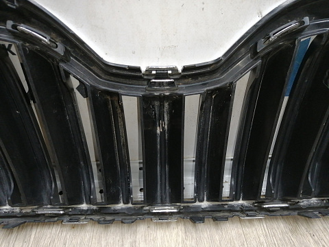 Фотография детали AA045112; Решетка радиатора (5L0853668B) для Skoda Yeti I рест. (2013-2018)/БУ; Оригинал; Р2, Удовлетворительное; . Фото номер 23