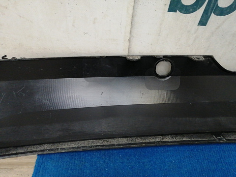 Фотография детали AA038730; Юбка заднего бампера; под паркт. (8450008884) для Lada Vesta I Sedan (2015 — 2022)/БУ; Оригинал; Р1, Мелкий дефект; . Фото номер 10