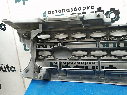 AA017433; Решетка радиатора (AH22-8138-BW) для Land Rover Discovery IV (2009 - 2013)/БУ; Оригинал; Р1, Мелкий дефект; 