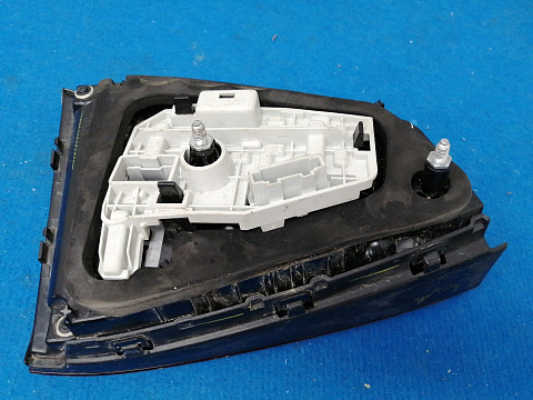 Фотография детали AA025121; Фонарь в крышку багажника правый (5C6945094) для Volkswagen Jetta VI рест. (2015-2018)/БУ; Оригинал; Р1, Мелкий дефект; . Фото номер 6