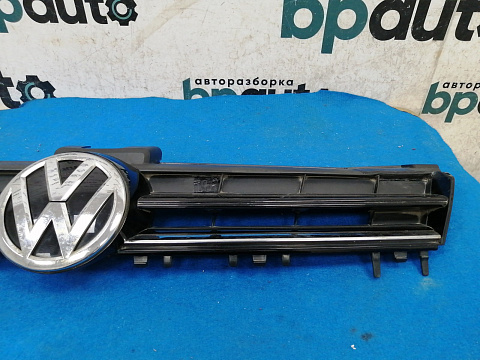 Фотография детали AA027391; Решетка радиатора (5G0853653E) для Volkswagen Golf/БУ; Оригинал; Р2, Удовлетворительное; . Фото номер 6