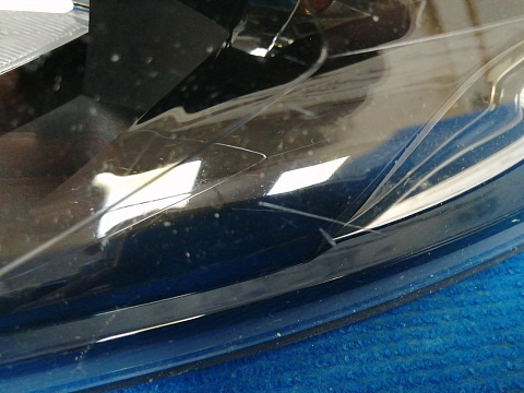 Фотография детали AA042406; Фара галоген правая (6RU941016) для Volkswagen Polo V Sedan (2010-2014)/БУ; Оригинал; Р1, Мелкий дефект; . Фото номер 4