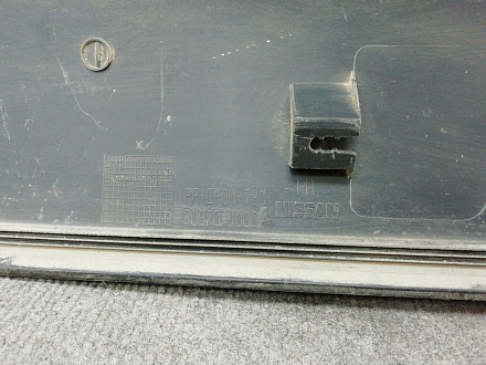AA006804; Накладка передней правой двери (80870-JD00A) для Nissan Qashqai/БУ; Оригинал; Р1, Мелкий дефект; 
