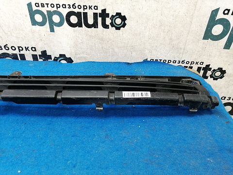 Фотография детали AA030694; Решетка переднего бампера верхняя (9681520477) для Peugeot Partner II (2008-2012)/БУ; Оригинал; Р1, Мелкий дефект; . Фото номер 4