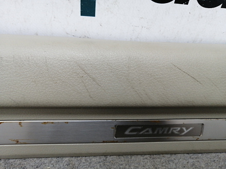 AA012114; Накладка порога внутренняя передняя левая (67914-33080) для Toyota Camry/БУ; Оригинал; Р1, Мелкий дефект; 
