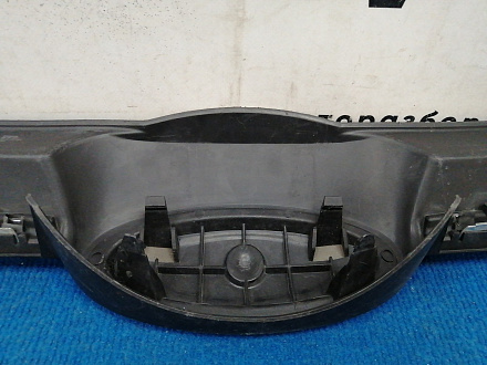 AA037774; Решетка радиатора (BM51-8200-B) для Ford Focus/БУ; Оригинал; Р2, Удовлетворительное; 