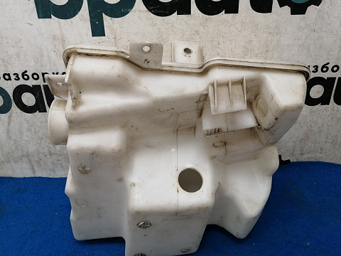Фотография детали AA033018; Бачок омывателя нижняя часть (3C0 955 453 N) для Volkswagen Passat/БУ; Оригинал; Р0, Хорошее; . Фото номер 3