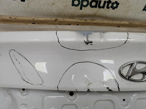 Фотография детали AA027795; Крышка багажника (69200-3Z310) для Hyundai I 40/БУ; Оригинал; Р2, Удовлетворительное; . Фото номер 2