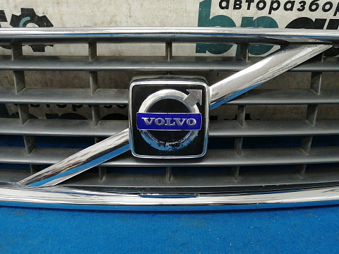 Фотография детали AA032282; Решетка радиатора (30655102) для Volvo S80 II (2006-2010)/БУ; Оригинал; Р1, Мелкий дефект; . Фото номер 3