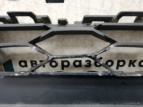 Фотография детали AA033356; Решетка переднего бампера центральная; под паркт. (5NA853677C) для Volkswagen Tiguan II (2016- 2020)/БУ; Оригинал; Р2, Удовлетворительное; . Фото номер 12