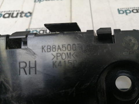 Фотография детали AA039018; Кронштейн переднего бампера правый (KB8A-500T1) для Mazda CX-5 II (2017-2021)/БУ; Оригинал; Р1, Мелкий дефект; . Фото номер 8