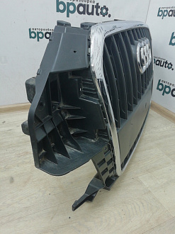 AA002976; Решетка радиатора; без паркт. (8U0 853 651 H) для Audi Q3 I (2011-2014)/БУ; Оригинал; Р2, Удовлетворительное; 