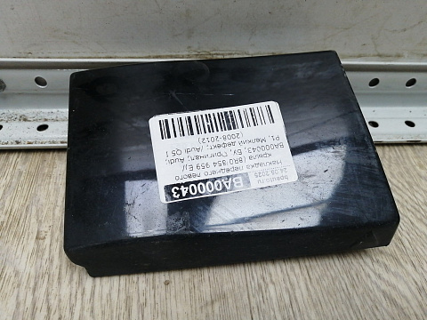 Фотография детали BA000043; Накладка переднего левого крыла (8R0 854 959 E) для Audi Q5 I (2008-2012)/БУ; Оригинал; Р1, Мелкий дефект; . Фото номер 2