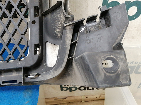 Фотография детали AA032712; Решетка радиатора (57010708AD) для Jeep Grand Cherokee IV (2010-2013)/БУ; Оригинал; Р1, Мелкий дефект; . Фото номер 19