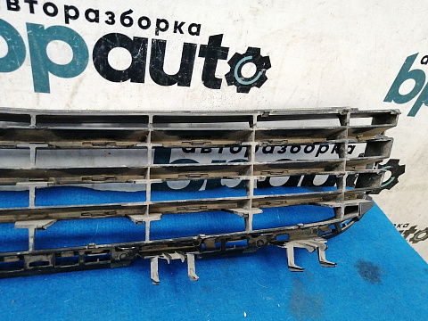 Фотография детали AA025634; Решетка переднего бампера (13238553) для Opel Astra/БУ; Оригинал; Р1, Мелкий дефект; . Фото номер 10