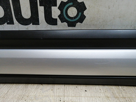 AA045189; Накладка задней правой двери (5757A410) для Mitsubishi Outlander/Нов с деф; Оригинал; Р1, Мелкий дефект; 