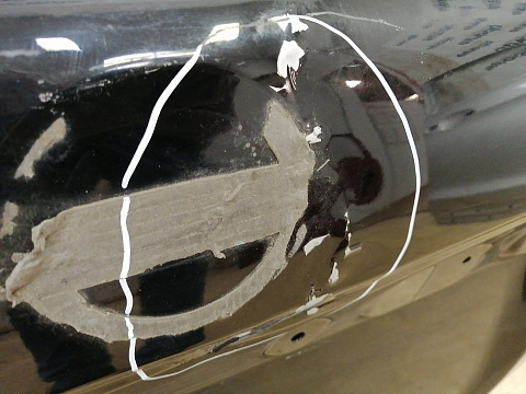 Фотография детали AA038011; Крышка багажника (K010M1LLAB) для Nissan Patrol Y62/БУ; Оригинал; Р2, Удовлетворительное; . Фото номер 11