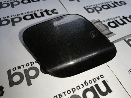 AA045312; Заглушка букс. крюка заднего бампера (A2228850223) для Mercedes-Benz S-klasse VI Sedan (W222) (2013-2017)/БУ; Оригинал; Р1, Мелкий дефект; 