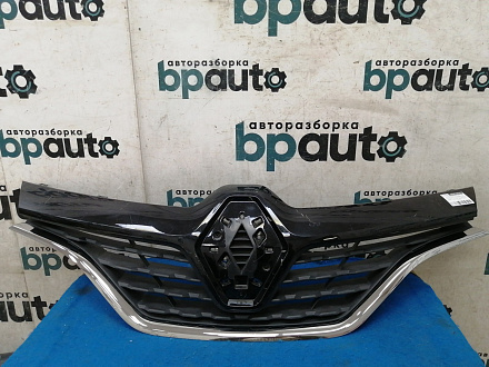 Решетка радиатора Renault Kaptur 2016- 2020, б/у, фото 1
