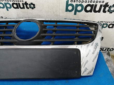 AA027812; Решетка радиатора (3C0853651) для Volkswagen Passat/БУ; Оригинал; Р1, Мелкий дефект; 