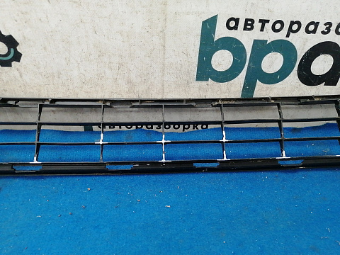 Фотография детали AA030968; Решетка переднего бампера (53112-42080) для Toyota Rav4 35 (2010 — 2013)/БУ; Оригинал; Р1, Мелкий дефект; . Фото номер 7