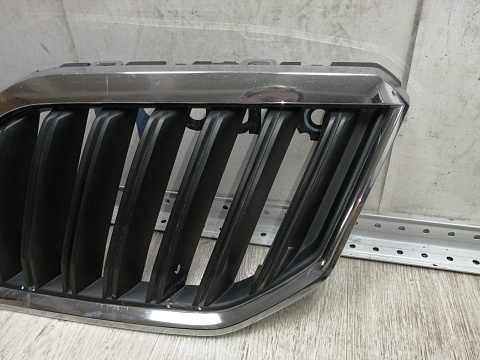 Фотография детали AA045112; Решетка радиатора (5L0853668B) для Skoda Yeti I рест. (2013-2018)/БУ; Оригинал; Р2, Удовлетворительное; . Фото номер 2
