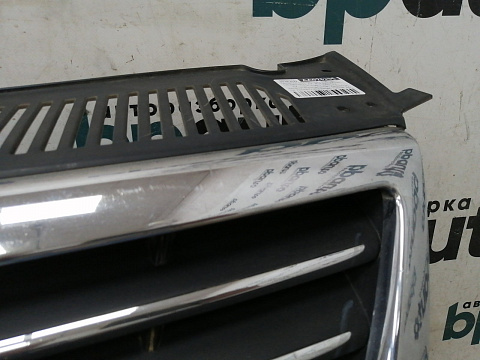 Фотография детали AA028296; Решетка радиатора; под паркт. (3C0853651F) для Volkswagen Passat/БУ; Оригинал; Р2, Удовлетворительное; . Фото номер 2