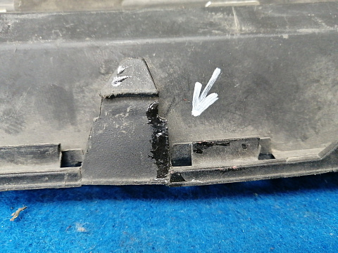 Фотография детали AA032233; Решетка радиатора (AM21-R8200-B) для Ford C-MAX II (2010-2015)/БУ; Оригинал; Р1, Мелкий дефект; . Фото номер 10