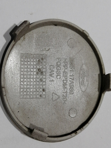 Фотография детали AA044633; Заглушка буксир. крюка переднего бампера (8M51-17A989) для Ford Focus/БУ; Оригинал; Р0, Хорошее; . Фото номер 4