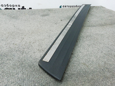 Фотография детали AA006505; Накладка порога передняя правая декор. черная (769B0-JN20A) для Nissan Teana 32/БУ; Оригинал; Р1, Мелкий дефект; . Фото номер 4