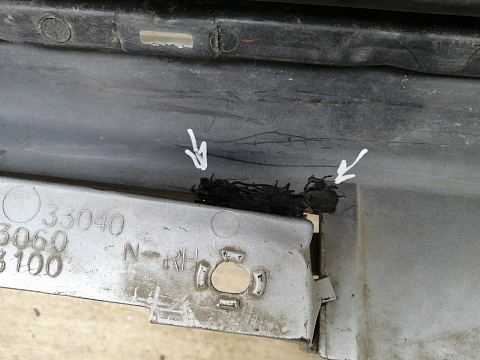 Фотография детали AA030616; Накладка порога правая, пластик (75851-33100) для Toyota Camry 50 (2012 — 2014)/БУ; Оригинал; Р1, Мелкий дефект; . Фото номер 11
