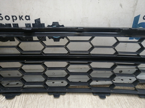 Фотография детали AA045114; Решетка переднего бампера (5l0853677) для Skoda Yeti I рест. (2013-2018)/БУ; Оригинал; Р1, Мелкий дефект; . Фото номер 16