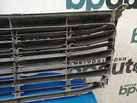 Фотография детали AA033611; Решетка радиатора (53101-60200) для Toyota Land Cruiser 100 (1997 — 2002)/БУ; Оригинал; Р2, Удовлетворительное; . Фото номер 17