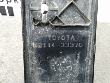 AA012009; Площадка под номер переднего бампера (52114-33370) для Toyota Camry 55 рест. (2014 — 2017)/БУ; Оригинал; Р1, Мелкий дефект; 