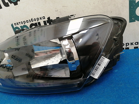Фотография детали AA042257; Фара галоген левая (6R1941015 E) для Volkswagen Polo V Hatchback (2009-2013)/БУ; Оригинал; Р1, Мелкий дефект; . Фото номер 2